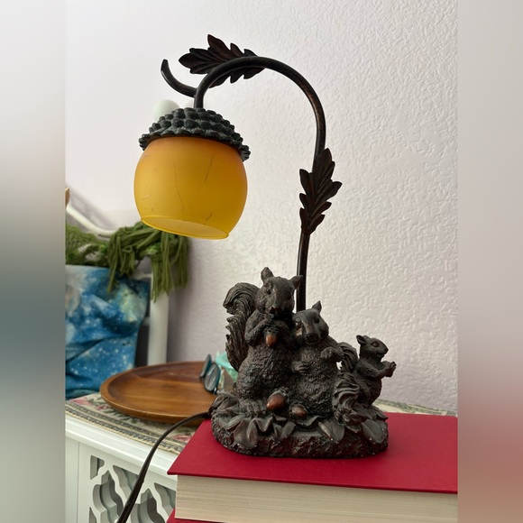 Rustic Squirrel Acorn Lamp with Yellow Glass Globe Shade Country Nature Acorns - Picture 3 of 12